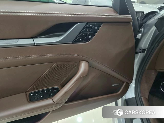 Porsche 911(992) 2024 Серебряный из Кореи, фото 6