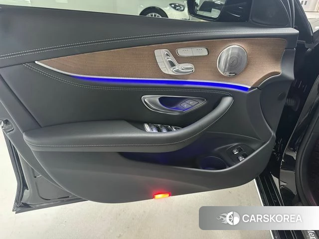 Mercedes-Benz E-Class W213 2022 Черный из Кореи, фото 6