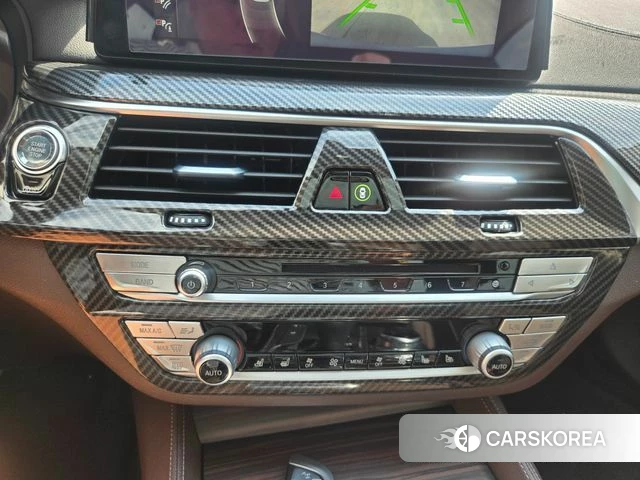 BMW 5 Series (G30) 2018 Серебристо-серый из Кореи, фото 6