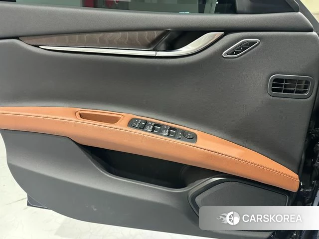 Maserati Ghibli 2023 Синий из Кореи, фото 6