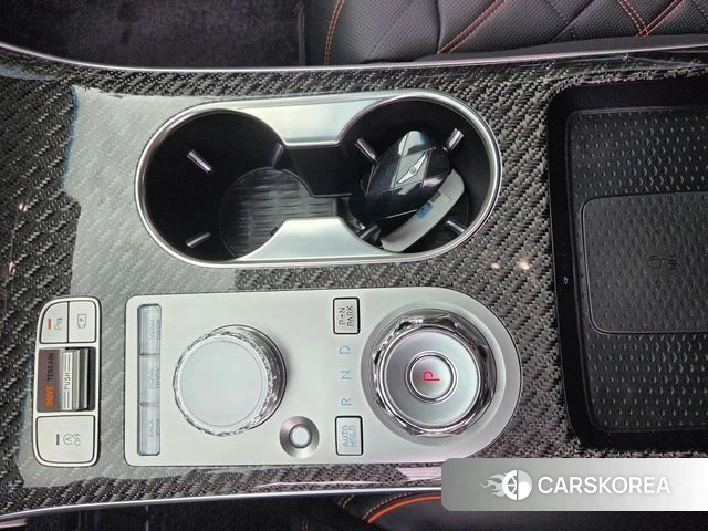 Genesis GV70 2024 Серебристо-серый из Кореи, фото 6