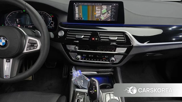 BMW 5 Series (G30) 2020 Серебристо-серый из Кореи, фото 6