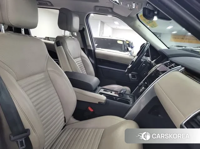 Land Rover Discovery 5 2022 Черный из Кореи, фото 6