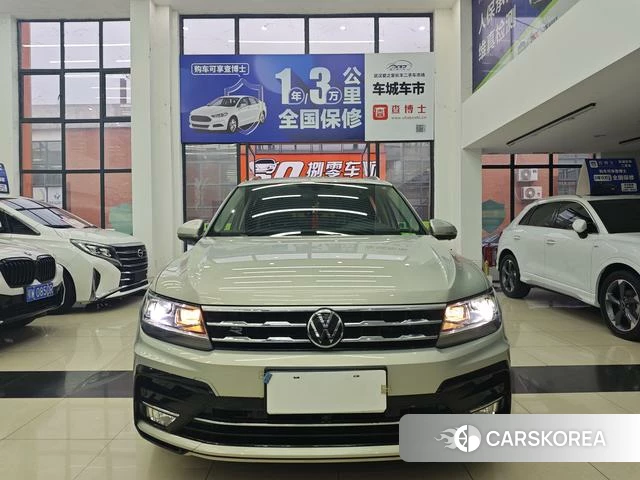 Volkswagen Tiguan L 2021 Серебристо-серый из Китая, фото 6