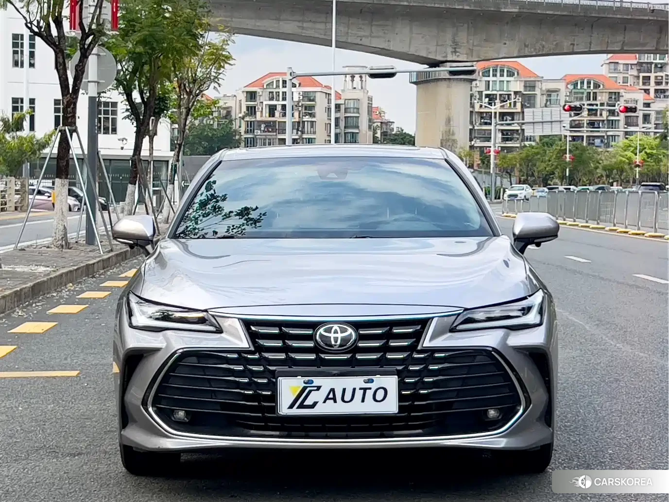 Toyota Avalon 2023 Champagne/brown из Китая, фото 6