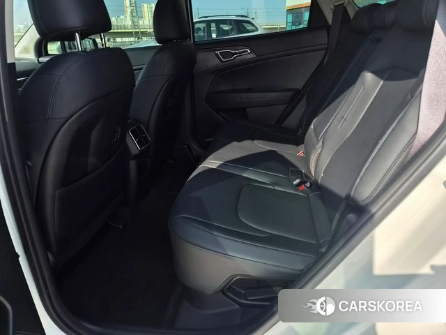 Kia Sportage 5th Generation Hybrid 2023 Белый из Кореи, фото 6