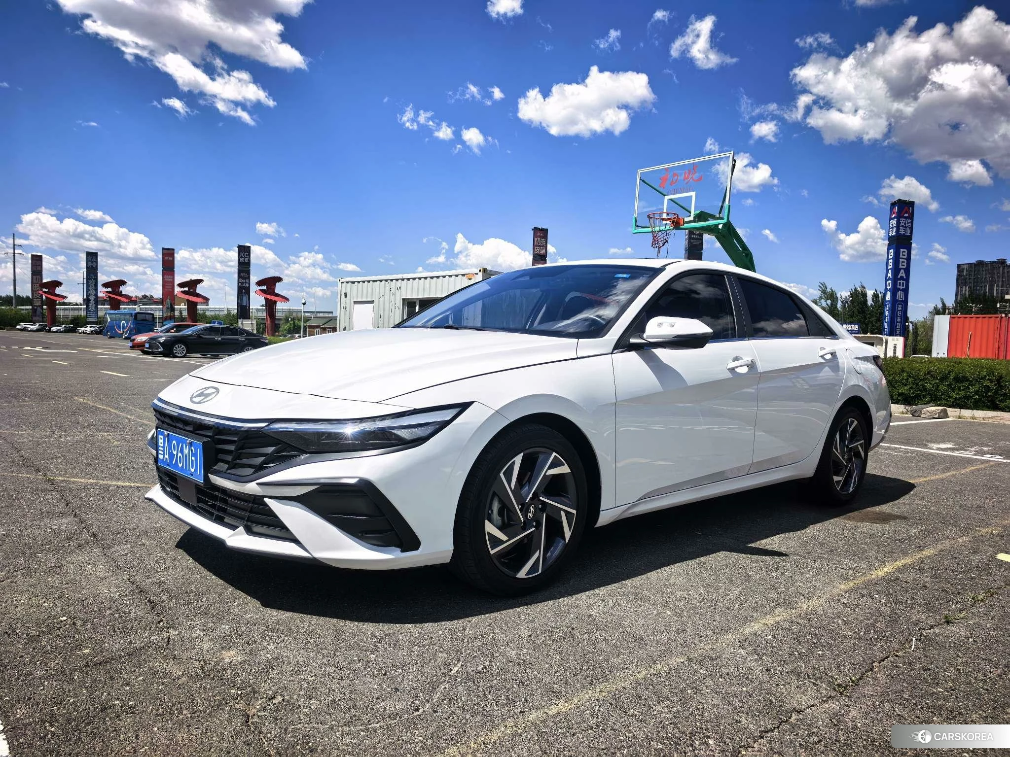 Hyundai Elantra 2023 Белый из Китая, фото 6