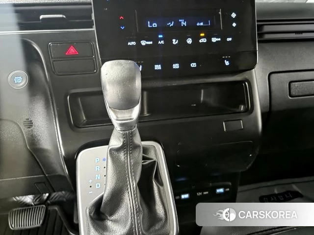 Hyundai Staria 2023 Белый из Кореи, фото 6
