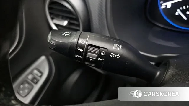 Hyundai Kona 2018 Светло-серебряный цвет из Кореи, фото 6