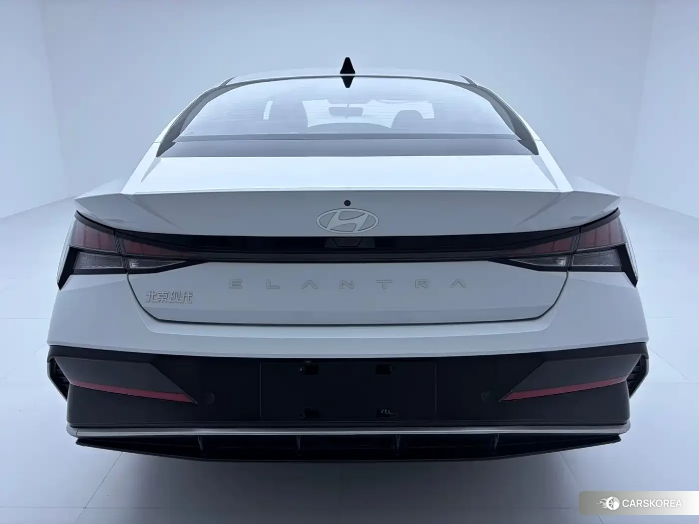 Hyundai Elantra 2023 Белый из Китая, фото 6