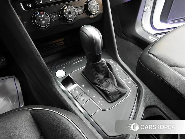Volkswagen Tiguan second Generation 2019 Белый из Кореи, фото 6