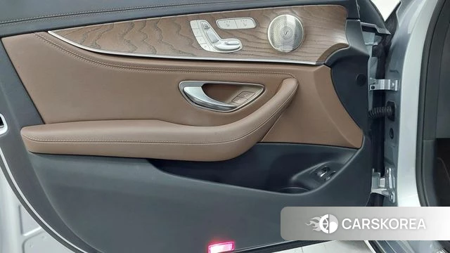 Mercedes-Benz E-Class W213 2022 Серебряный из Кореи, фото 6