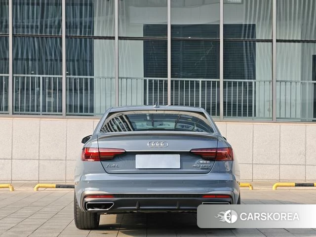 Audi A4L 2022 Темно-серый из Китая, фото 6