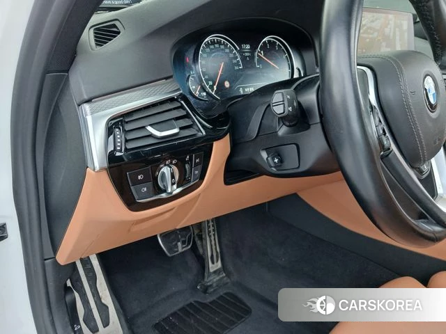 BMW 5 Series (G30) 2018 Белый из Кореи, фото 6