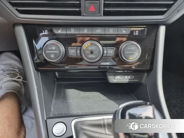 Volkswagen 7th Generation of Jetta 2023 Белый из Кореи, фото 6