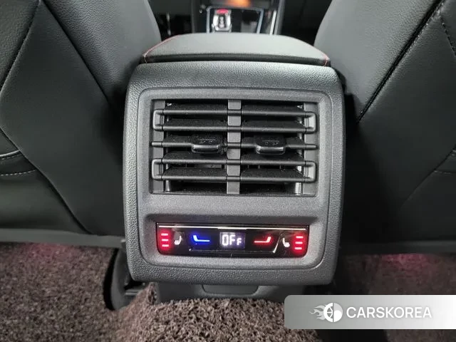 Volkswagen Golf 8th Generation 2024 Черный из Кореи, фото 6