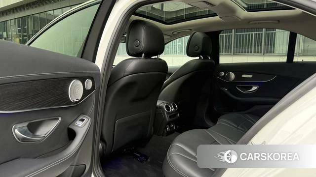 Mercedes-Benz Class C 2021 Белый из Китая, фото 6