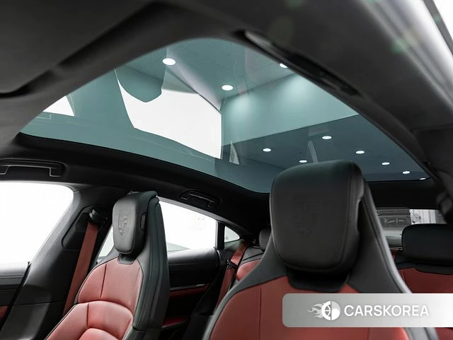 Porsche Taycan 2024 Светло-серебряный цвет из Кореи, фото 6