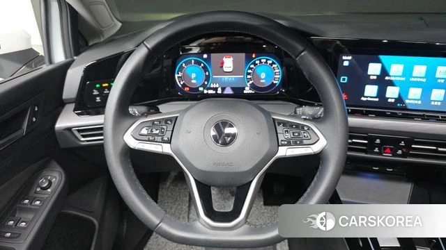 Volkswagen Golf 8th Generation 2023 Белый из Кореи, фото 6