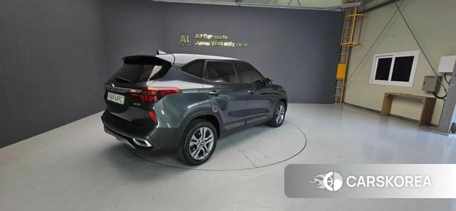 Kia Seltos 2020 Серебристо-серый из Кореи, фото 6