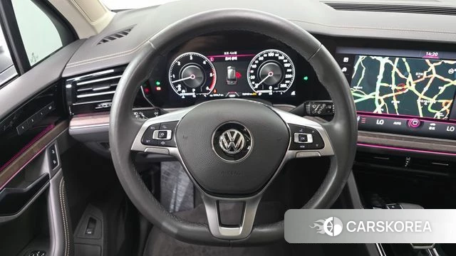 Volkswagen Touareg 3rd generation 2020 Белый из Кореи, фото 6