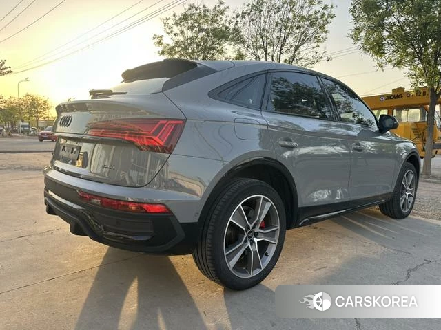 Audi Q5L Sportback 2023 Темно-серый из Китая, фото 6