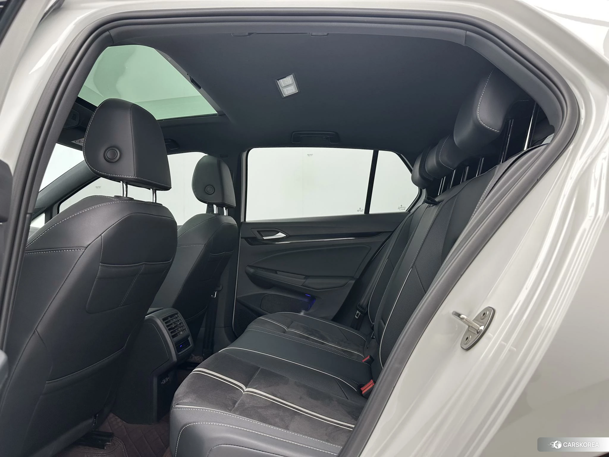 Volkswagen Golf 2022 Белый из Китая, фото 6