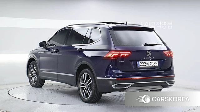 Volkswagen Tiguan Allspace 2023 Синий из Кореи, фото 6