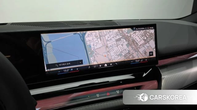 BMW 5 Series (G60) 2025 Серебристо-серый из Кореи, фото 6
