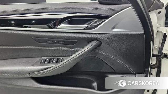 BMW 5 Series (G30) id 3182695 из Кореи 6