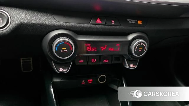Kia Stonic 2018 Белый из Кореи, фото 6
