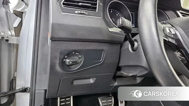 Volkswagen Tiguan second Generation 2019 Серебряный из Кореи, фото 6