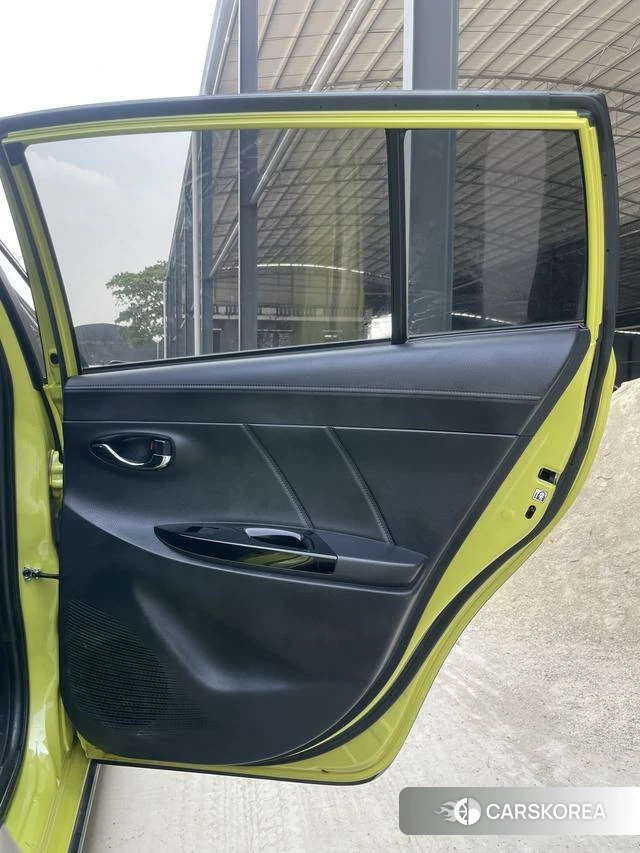 Toyota YARIS L Zhixuan 2022 Желтый из Китая, фото 6