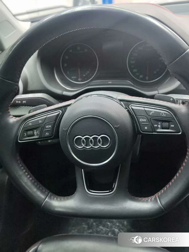 Audi Q2L 2021 Темно-серый из Китая, фото 6
