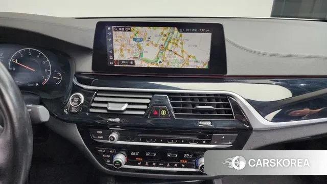 BMW 5 Series (G30) 2019 Серебристо-серый из Кореи, фото 6