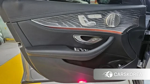 Mercedes-Benz E-Class W213 2022 Серебряный из Кореи, фото 6