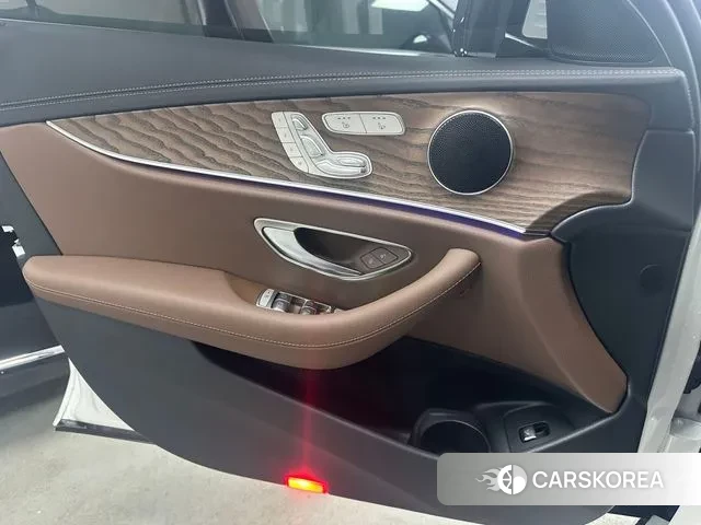 Mercedes-Benz E-Class W213 2023 Белый из Кореи, фото 6