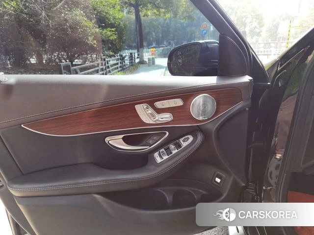 Mercedes-Benz GLC 2021 Черный из Китая, фото 6