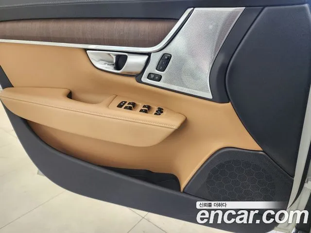 Volvo V90 Cross-Country 2023 Белый из Кореи, фото 6