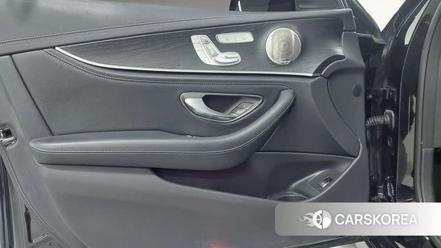 Mercedes-Benz E-Class W213 2022 Черный из Кореи, фото 6