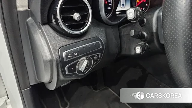 Mercedes-Benz C-Class W205 2018 Белый из Кореи, фото 6