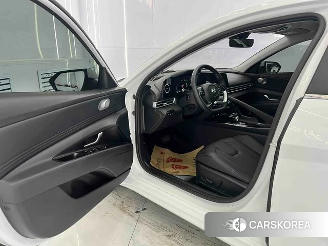 Hyundai Elantra 2023 Белый из Китая, фото 6