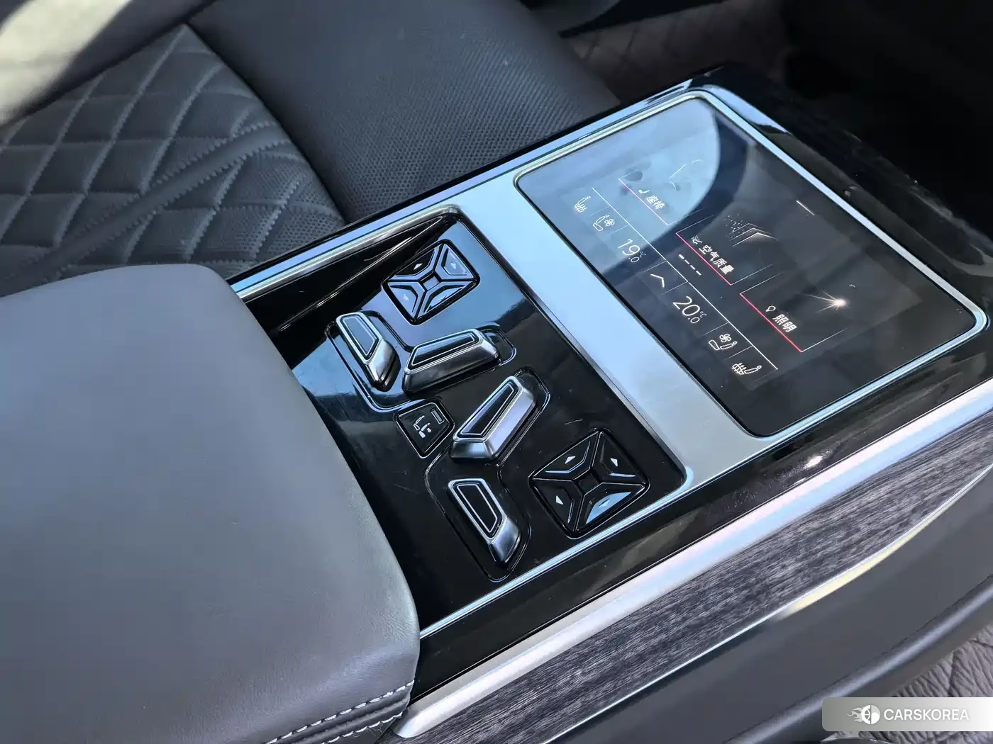 Audi A8 2023 Черный из Китая, фото 6