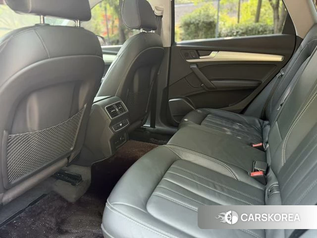 Audi Q5L 2021 Черный из Китая, фото 6