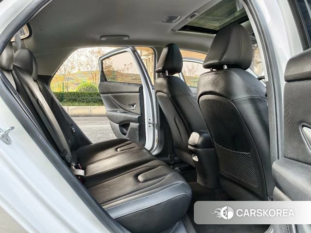 Hyundai Elantra 2022 Белый из Китая, фото 6