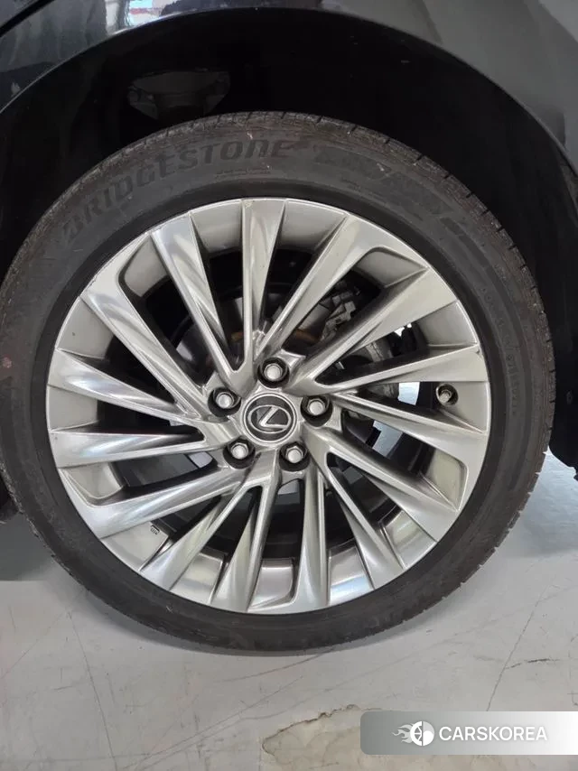 Lexus ES300h 7th generation 2024 Черный из Кореи, фото 6