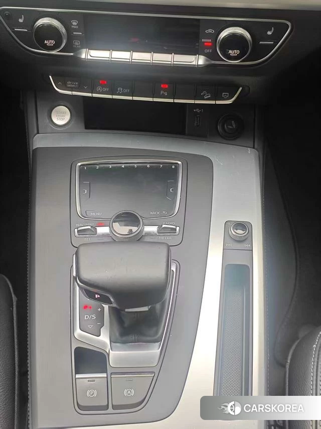 Audi Q5L 2021 Черный из Китая, фото 6