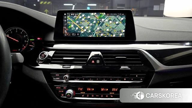 BMW 5 Series (G30) 2018 Белый из Кореи, фото 6