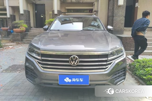 Volkswagen Touareg 2021 Темно-серый из Китая, фото 6