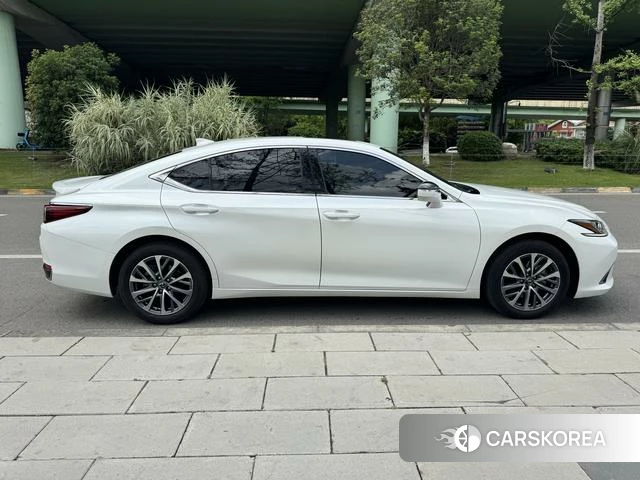 Lexus ES 2023 Белый из Китая, фото 6